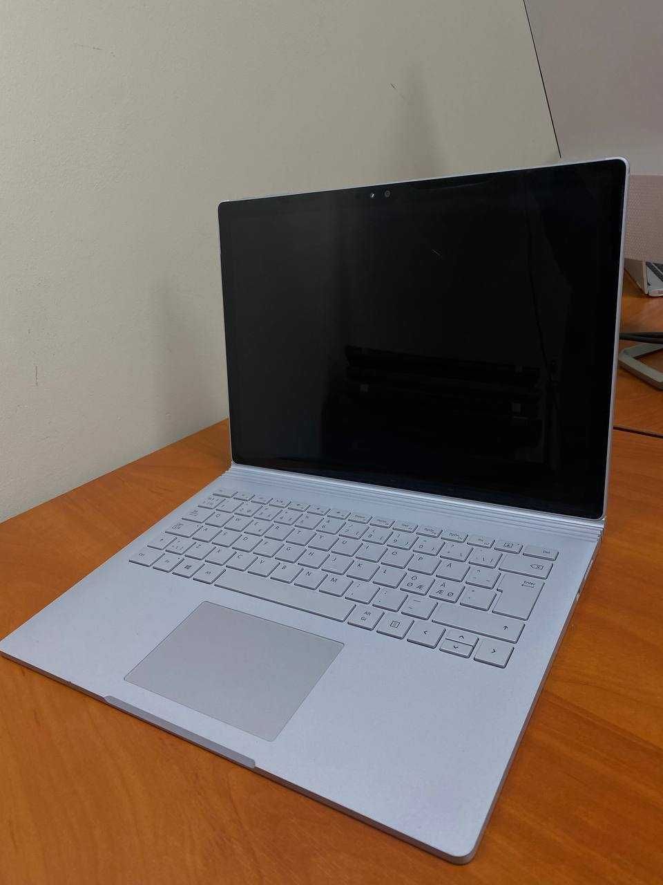 Сенсорний Ноутбук Microsoft Surface Book/i5-6300U/8/128/2K