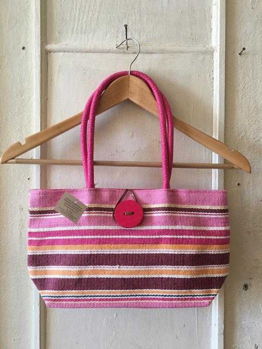 Компактна плетена сумочка