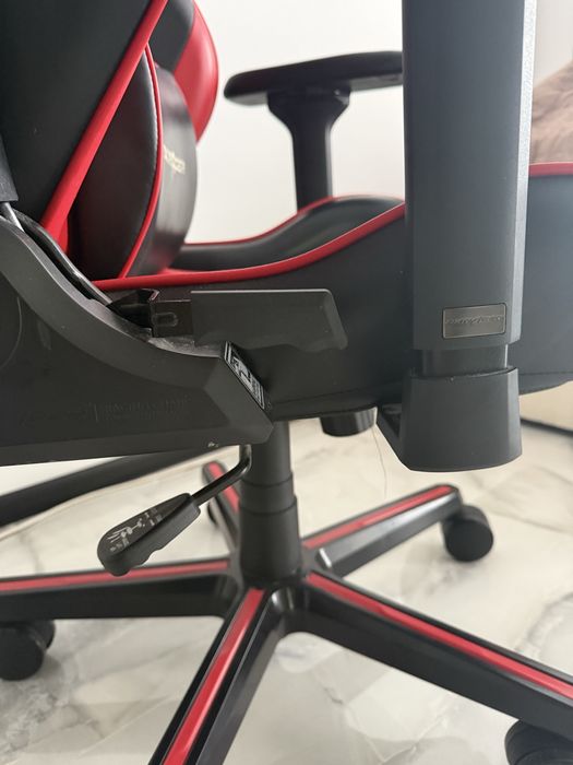 Крісло DXRACER робоче