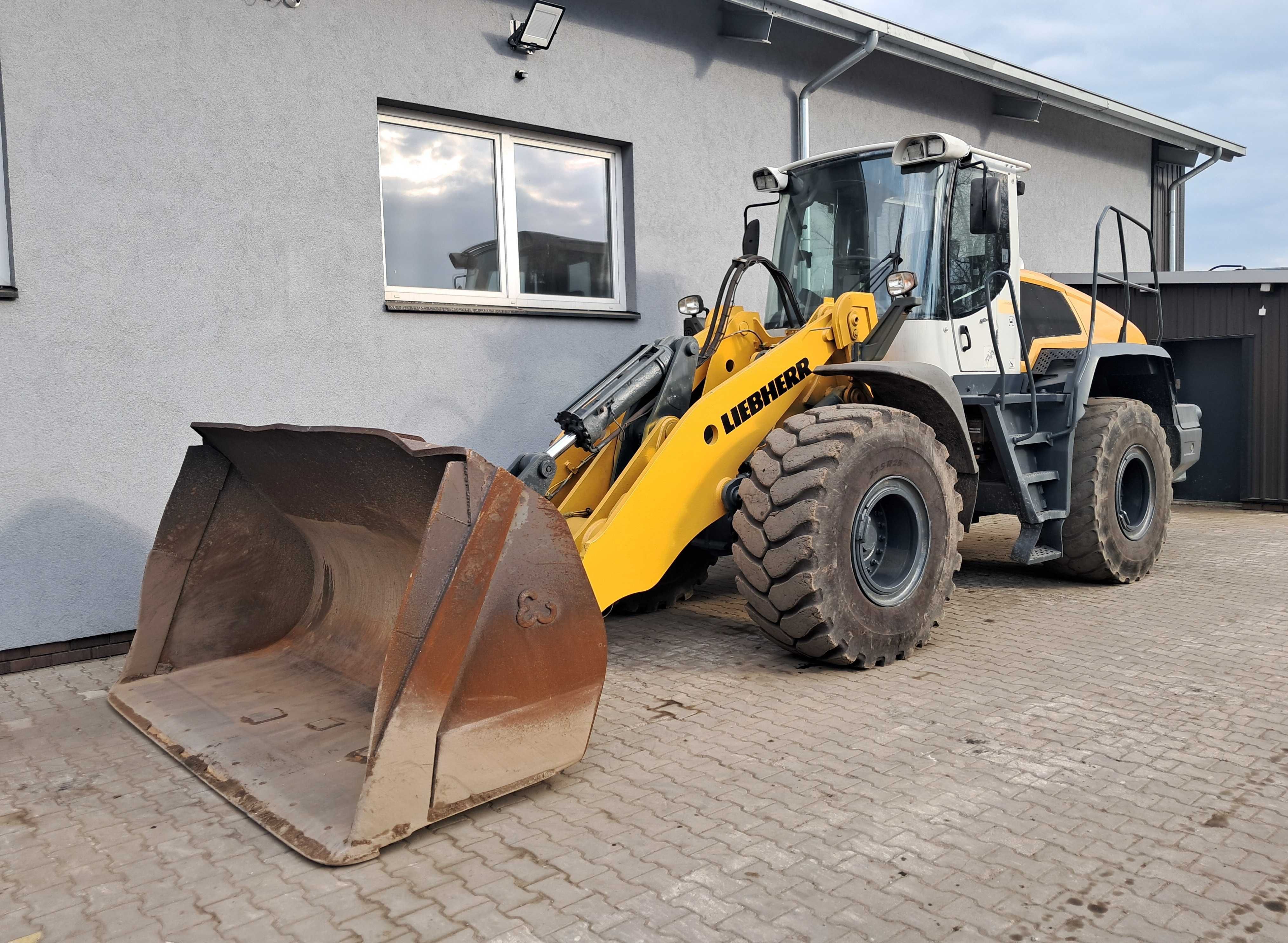 LIEBHERR L550 Długi Wysięgnik 2015r  Centralne Smarowanie 20,5t