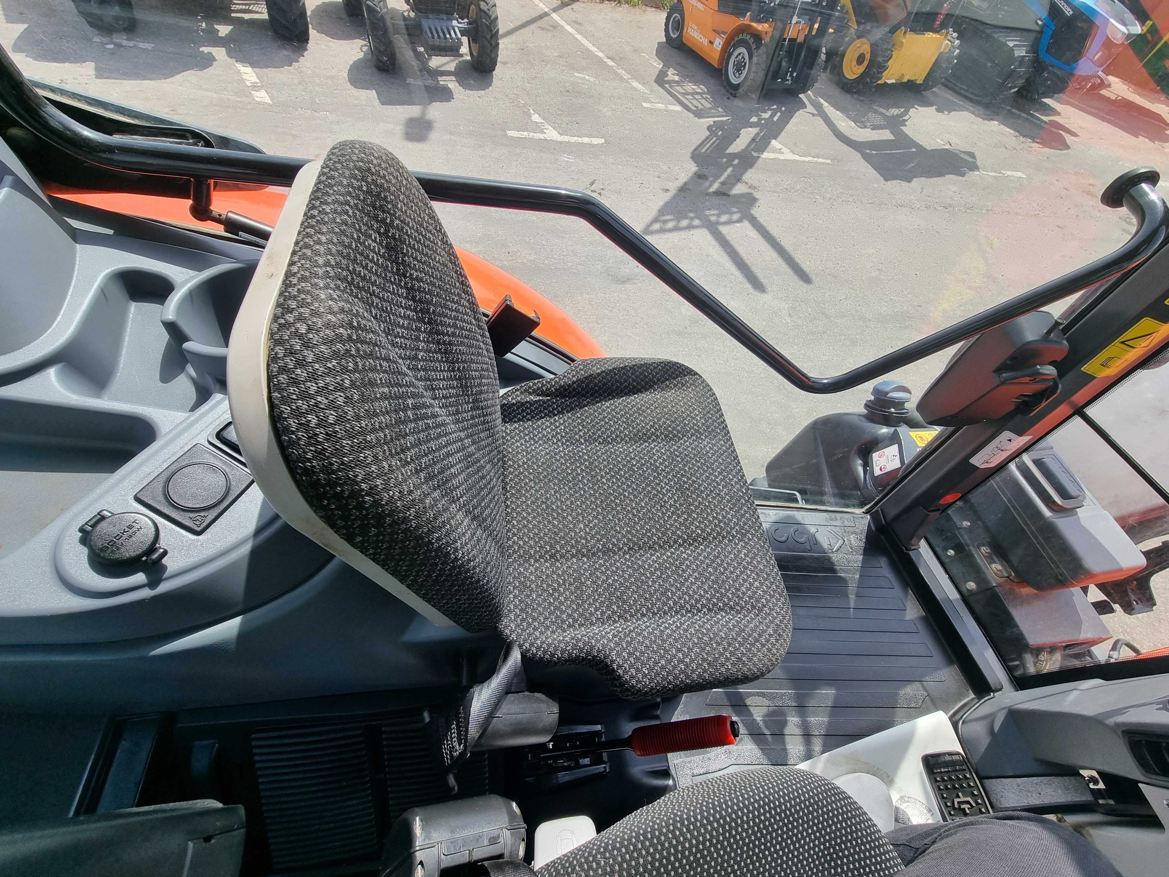 Kubota M6121 - Com apenas 1330,1 horas