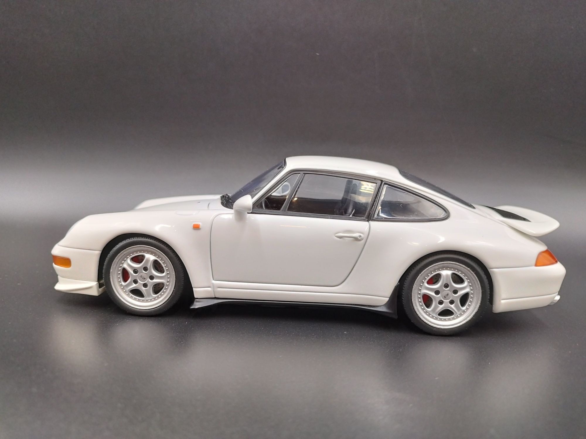 1:18 UT Models Porsche 911 (933) Carrera RS model