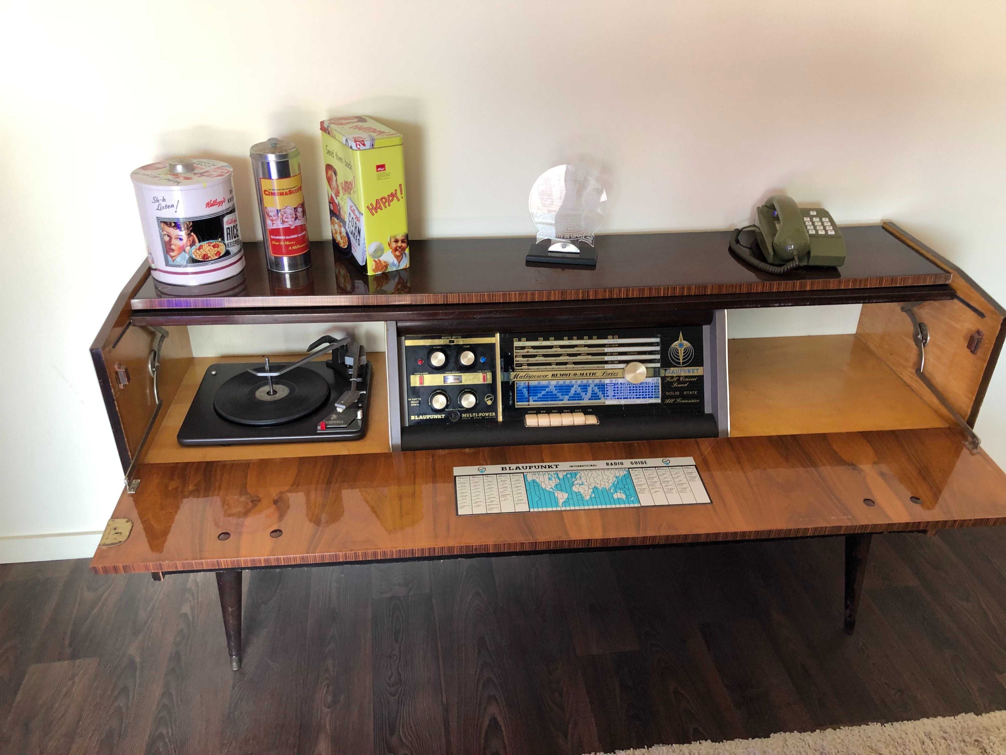 Rádio e gira-discos antigo - BLAUPUNKT Multi-power Solid State
