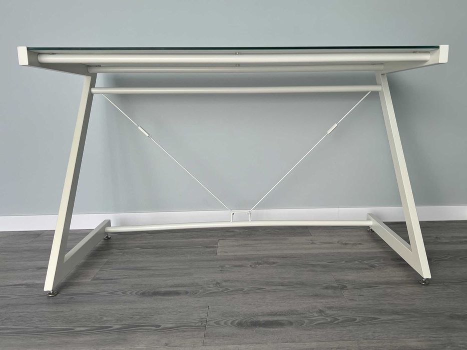 Sprzedam metalowe biurko o ciekawej linii do domu/biura