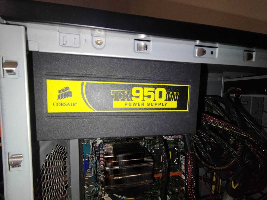 Serwerowy komputer ASUS Z8NA-D6