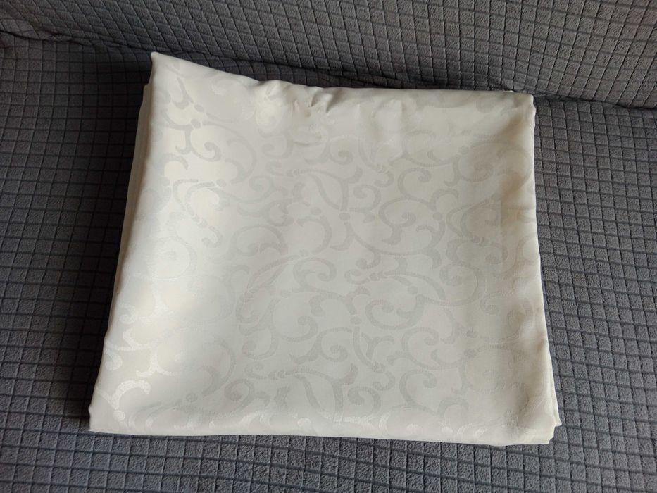 obrus żakardowy 295 x 160 cm kremowy