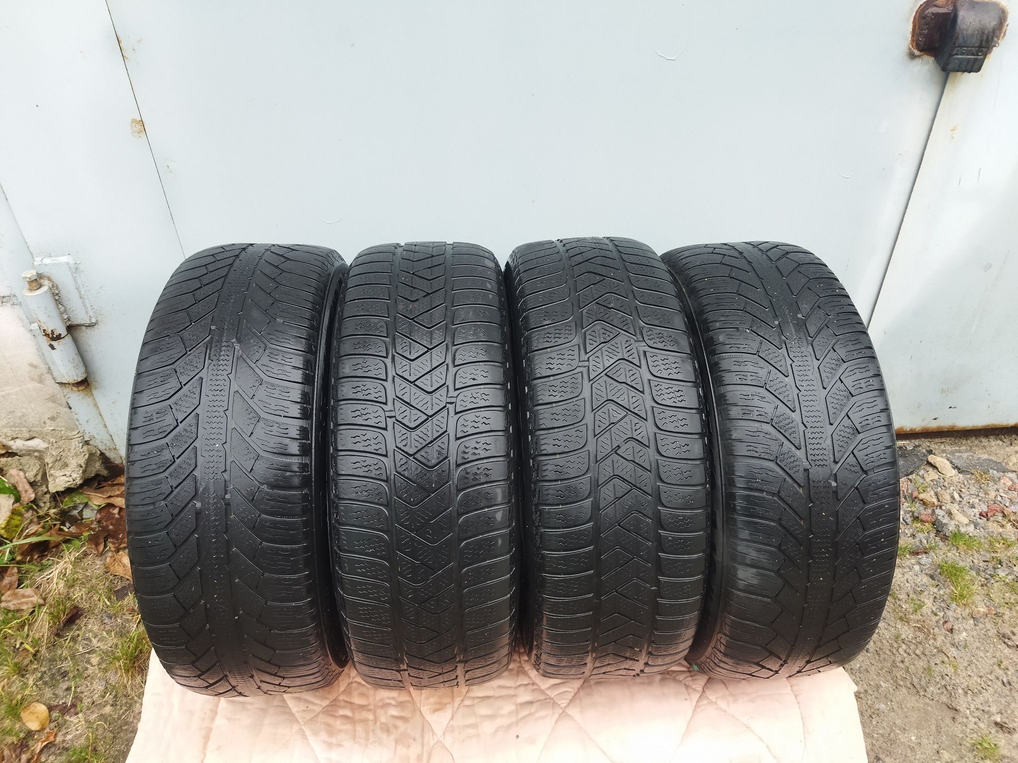 Продам гарну зимню гуму Pirelli 215/60 r16 2018р.в.