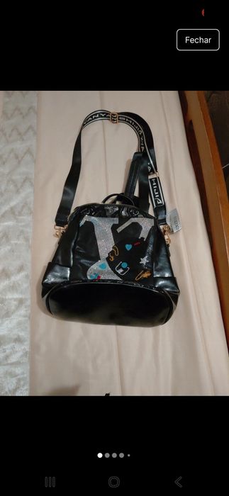 Mochila preta muito espaçosa