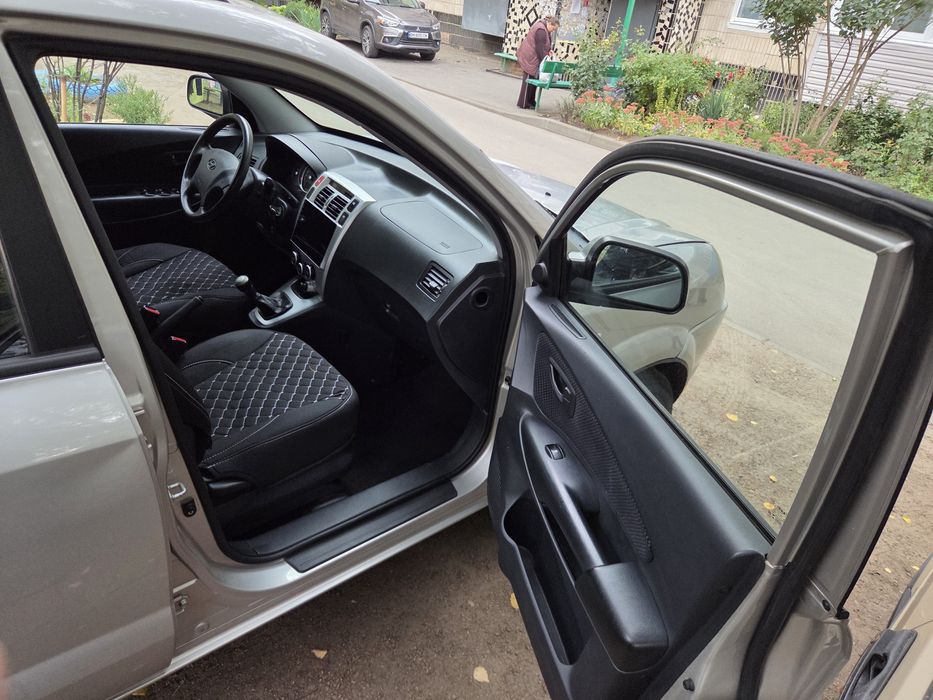 Hyundai Tucson 2008 2.0 на тимчасовій для ЗСУреєстрації.