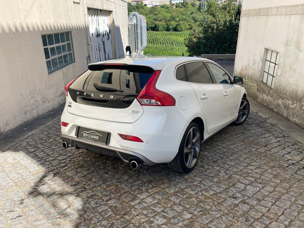 Volvo v40 2.0 r design