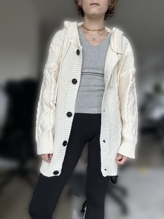 Ciepły dziergany kardigan