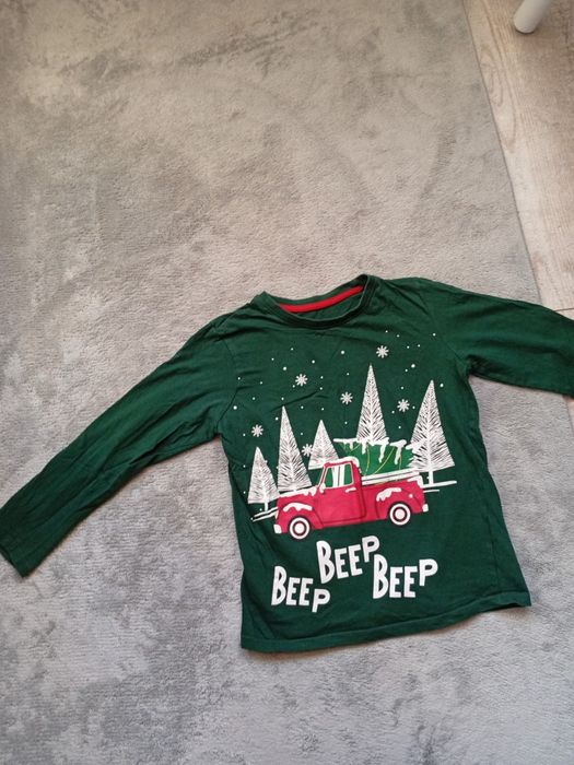 Zielona bluza z długim rękawem z autem i choinkami, święteczna 122