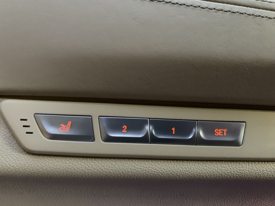 Автомобіль Bmw 750l xd G12