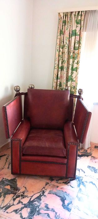 Sofá antigo em ótimo estado.