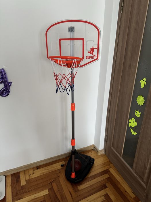 Баскетбольне кільце з мʼячем