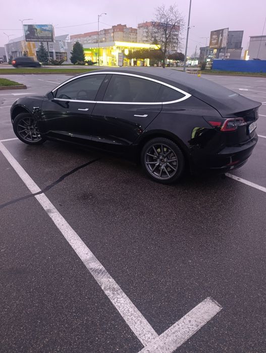 Tesla model 3 в чудовому стані !