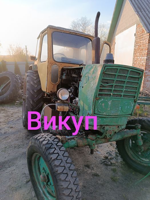 Трактор колісний ЮМЗ..