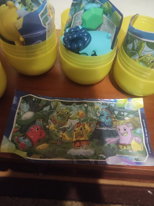 Продам полную коллекцию киндер сюрприз макси applauDU тролли