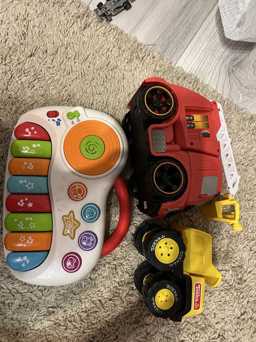 Дитячі забавки  розвиваючі