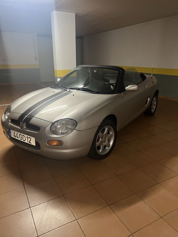 Vende-se carro descapotável