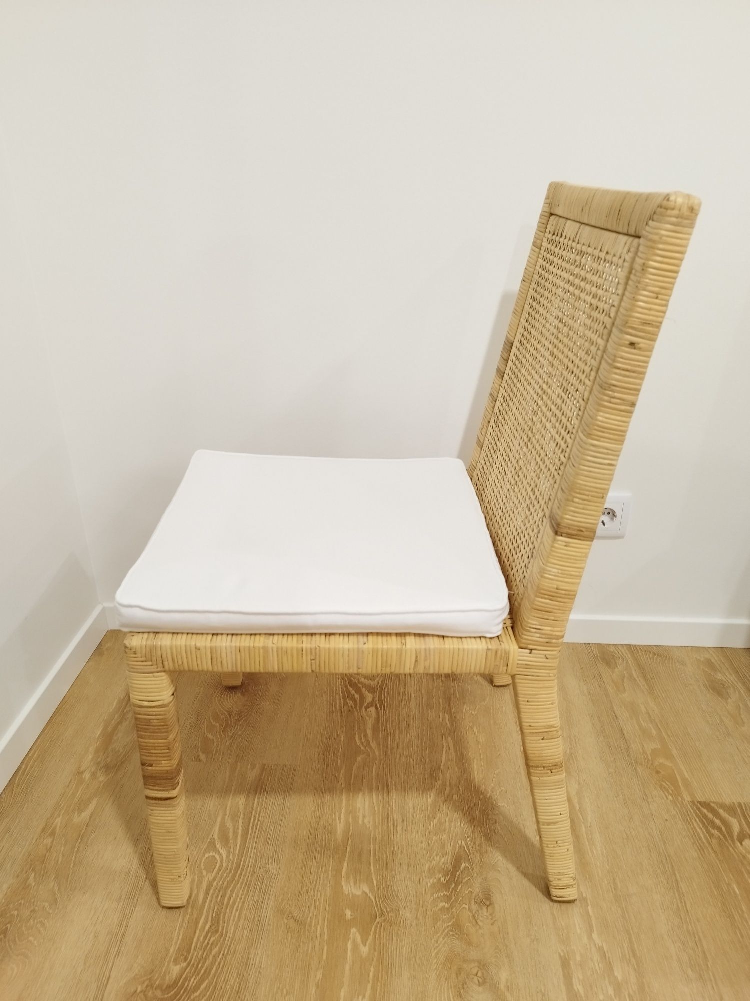 Conjunto 4 cadeiras em rotim, estilo moderno (modelo Peel, marca Kenay