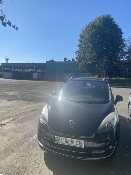 Продам авто Renault Grand Scenic 2012