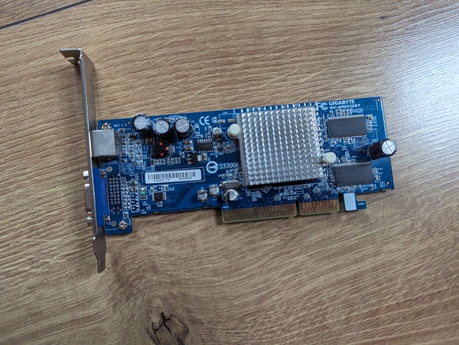 Karta graficzna ATI Radeon 9550. 128MB TV out