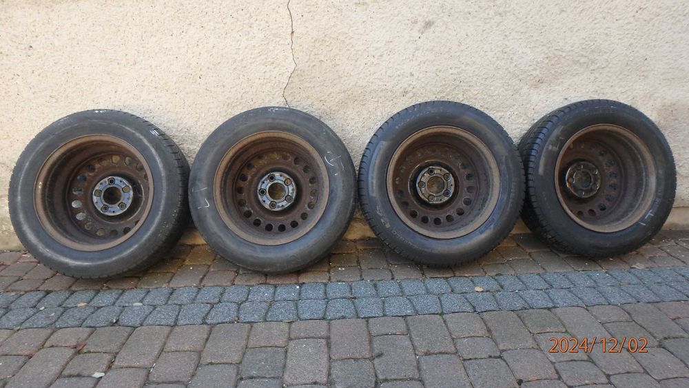 Koła stalowe Mercedes 15 " + oryginalne kołpaki.