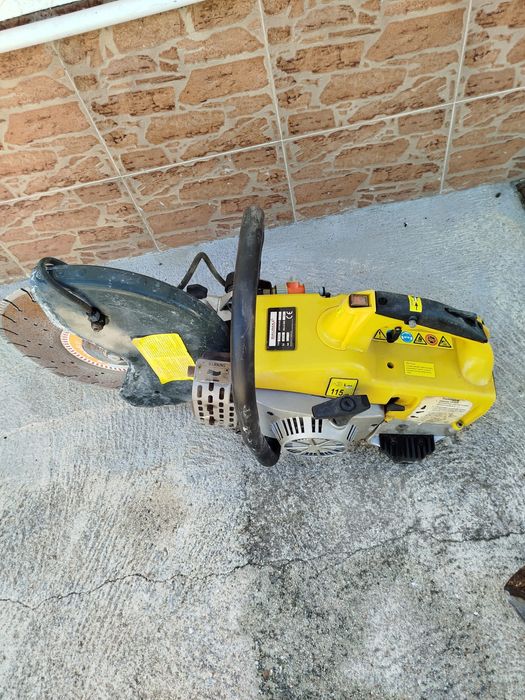 Moto cortador com disco diamante do e a água a gasolina