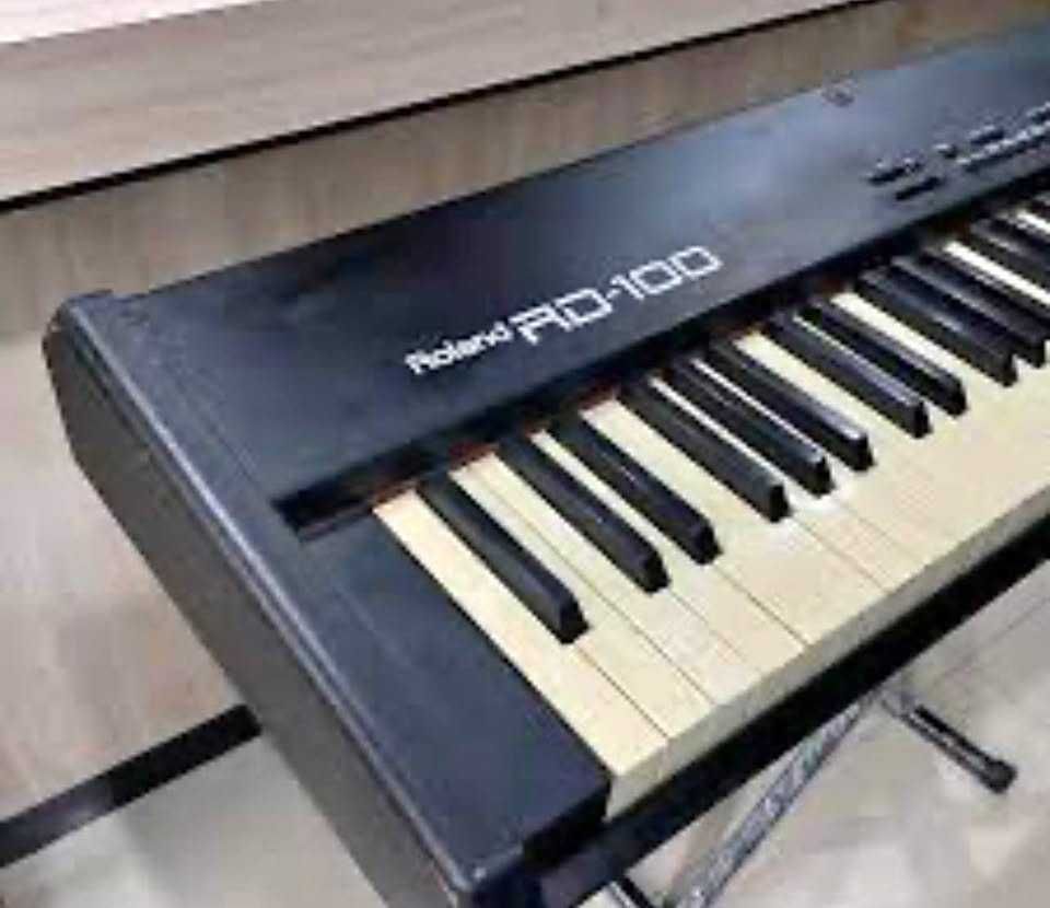 Piano Roland RD 100