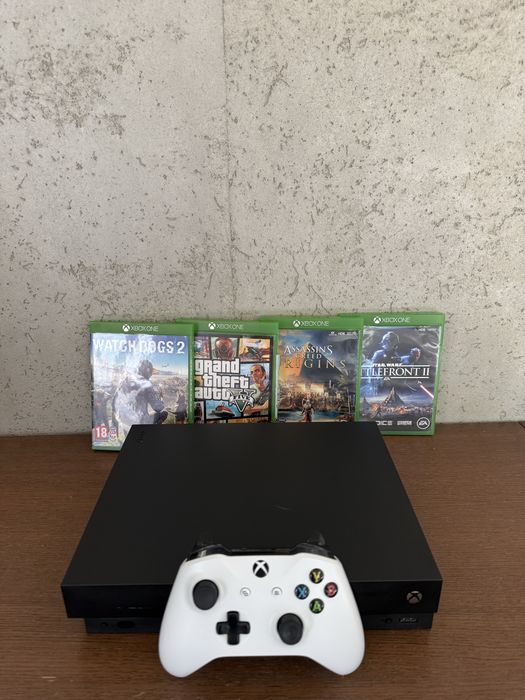 Xbox one X 1TB plus gry pad s zestaw