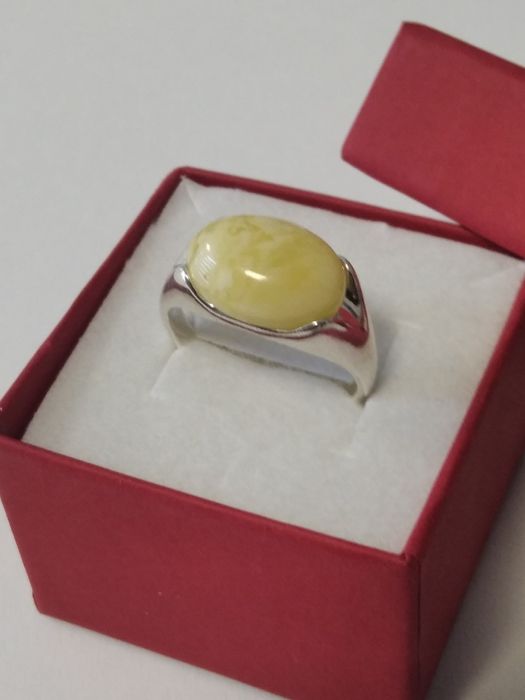 Srebrny pierścionek z mlecznym bursztynem, srebro 925, rozm. 15