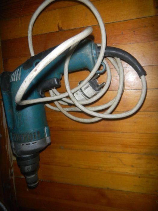 Шуруповерт Makita 6827 винтоверт сетевой