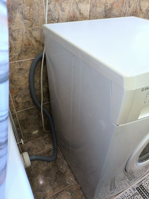 Пральна машина в хорошому стані