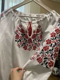 Жіноча вишита блузка