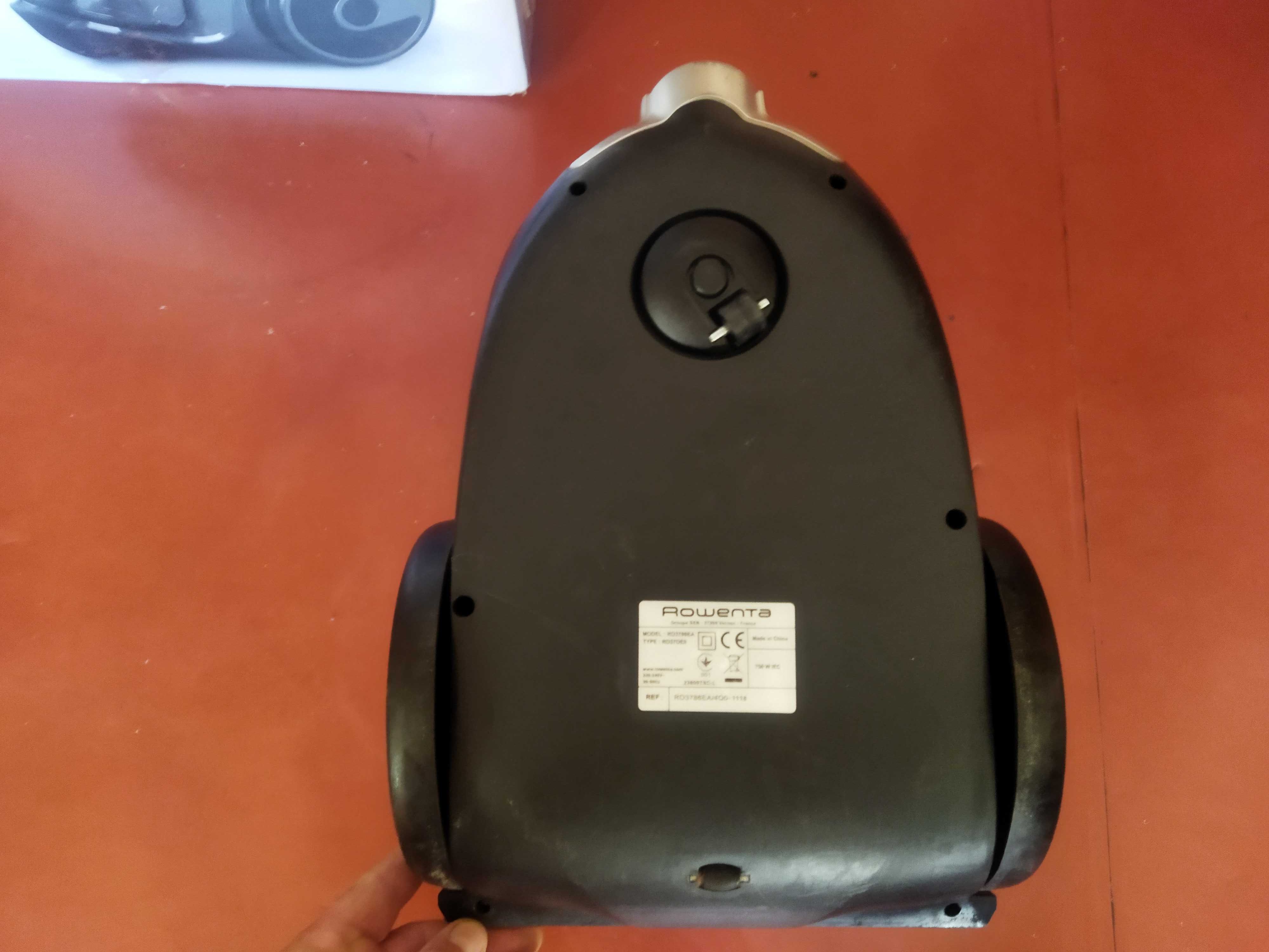 Пылесос Rowenta RO3786EA с контейнером 750W.