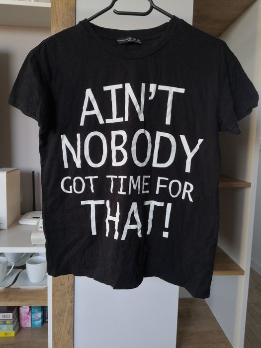 Atmosphere czarna bluzka krótkie rękawy biały napis 100% bawełna.