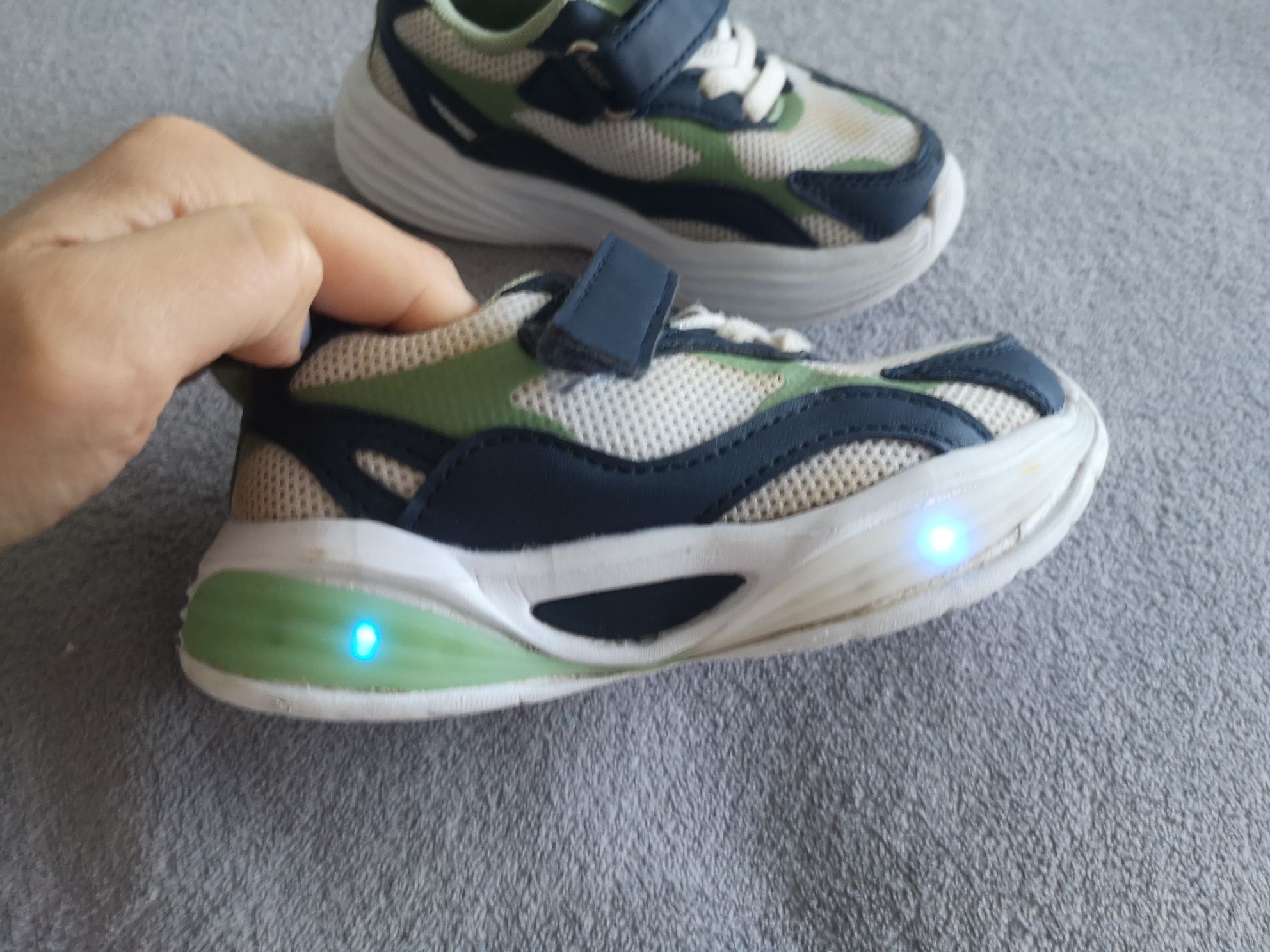 Adidasy świecące