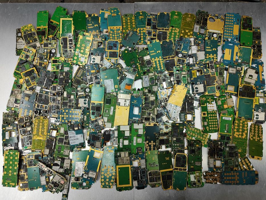 Odzysk złota, płyty główne telefonów, złom elektroniczny