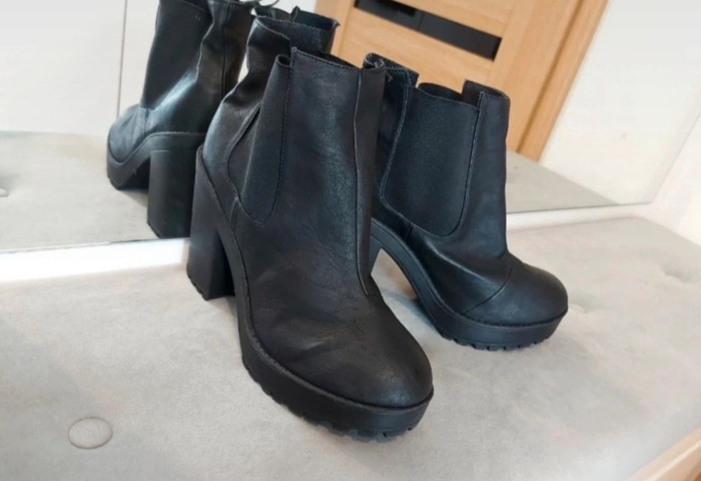Czarne damskie botki na obcasie trapery kozaki zimowe roz 41 Lasocki