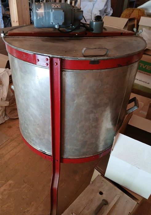 Miodarka nierdzewna radialna 12-ramkowa – elektryczna + ręczny napęd