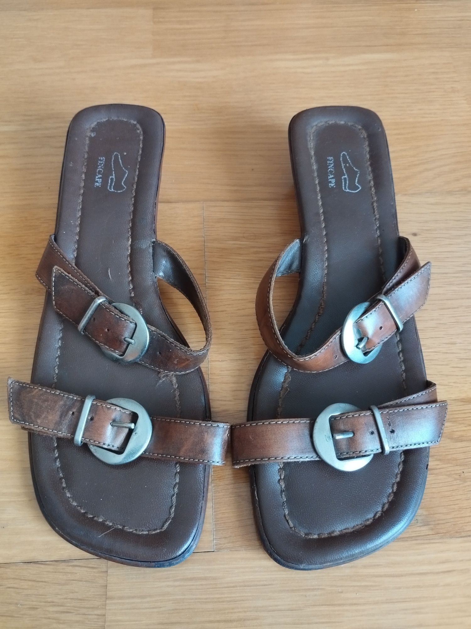 Chinelas castanhas 37