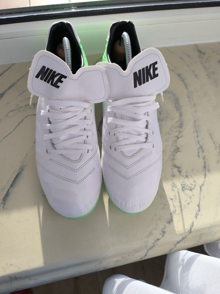 Nike Tiempo biało-zielone SKóRA naturalna 44,5, 28,5 cm