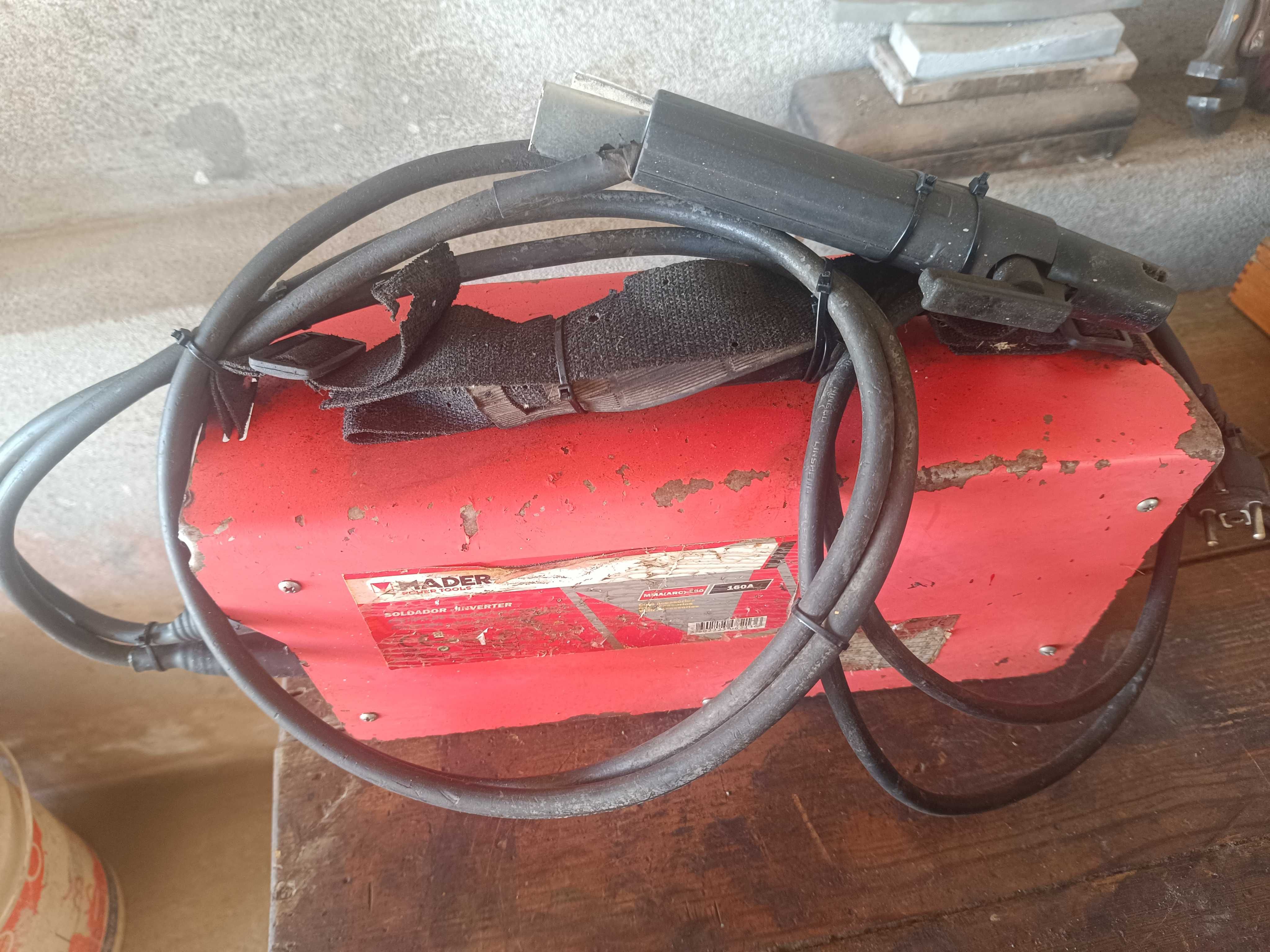 Maquina de Soldar Inverter "MADER" 160 A com eléctrodos e 2 máscaras.