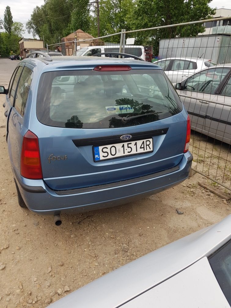 Ford Focus 1.6 b części klapy lampy zderzaki silnik skrzynia czesci