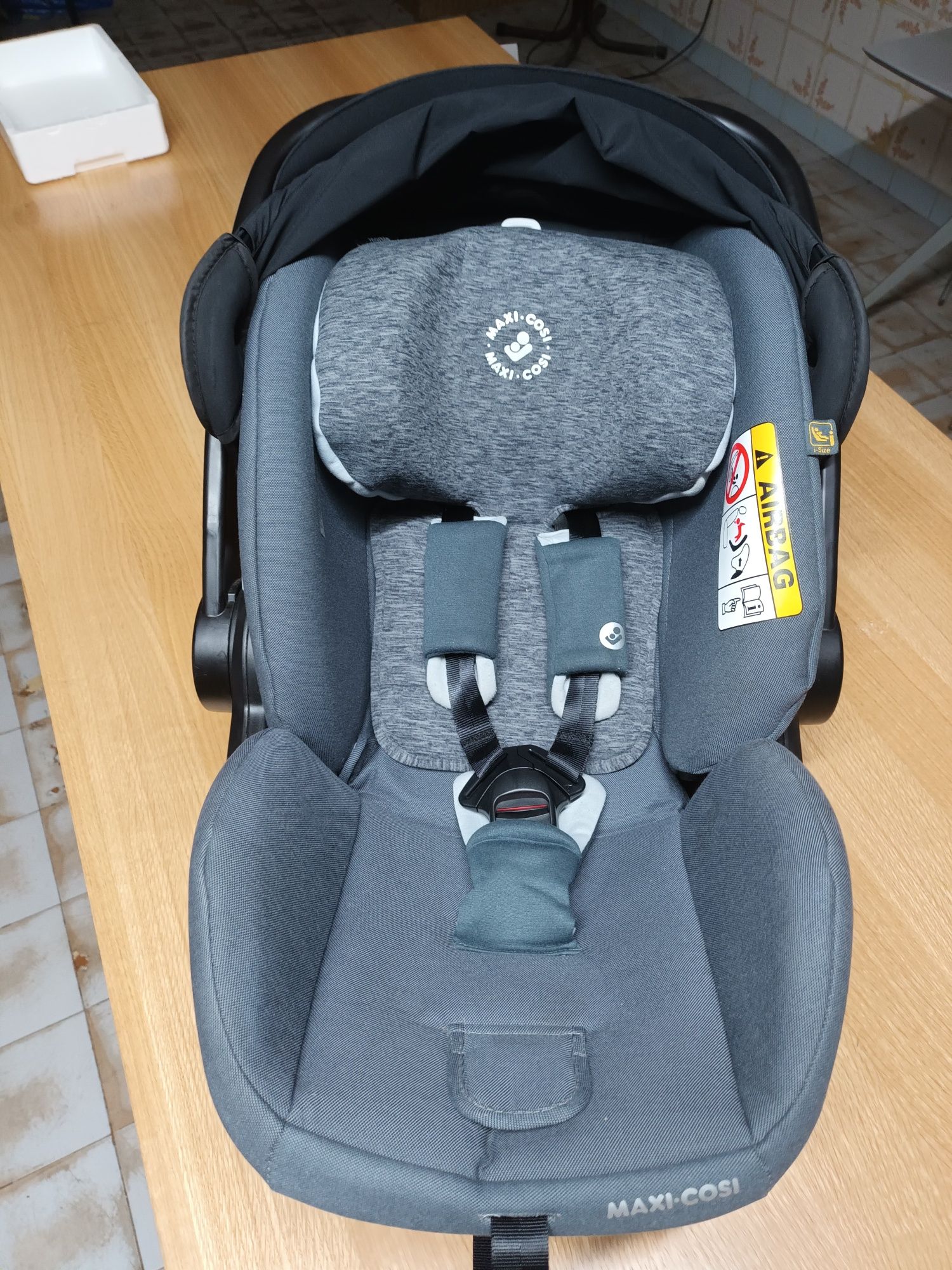 Ovo maxi-cosi com encaixe isofix