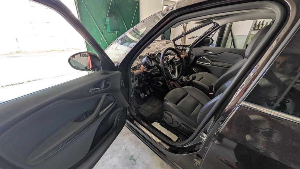 Vendo Opel Zafira C Tourer 2.0 165cv 2012 com documentos Motor A20DTH