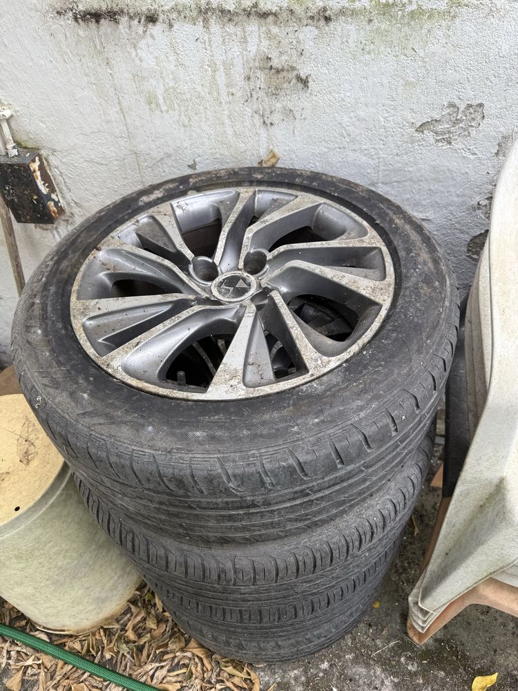 Vendo jogo de 4 jantes e pneus Mabor R17 215/55
