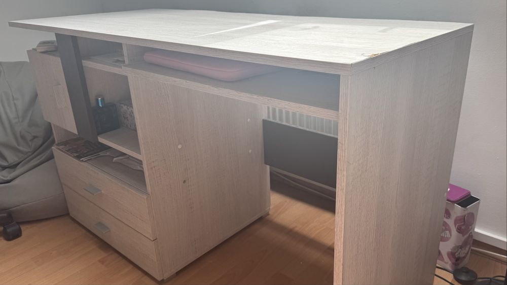 Białe biurko z Agata meble