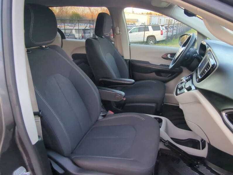 2021 Chrysler Voyager L